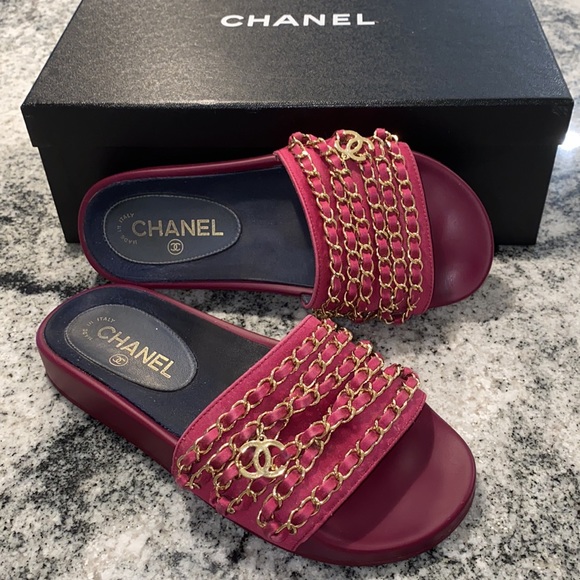 Chanel chain poolslides🌊 - Picture 2 of 10